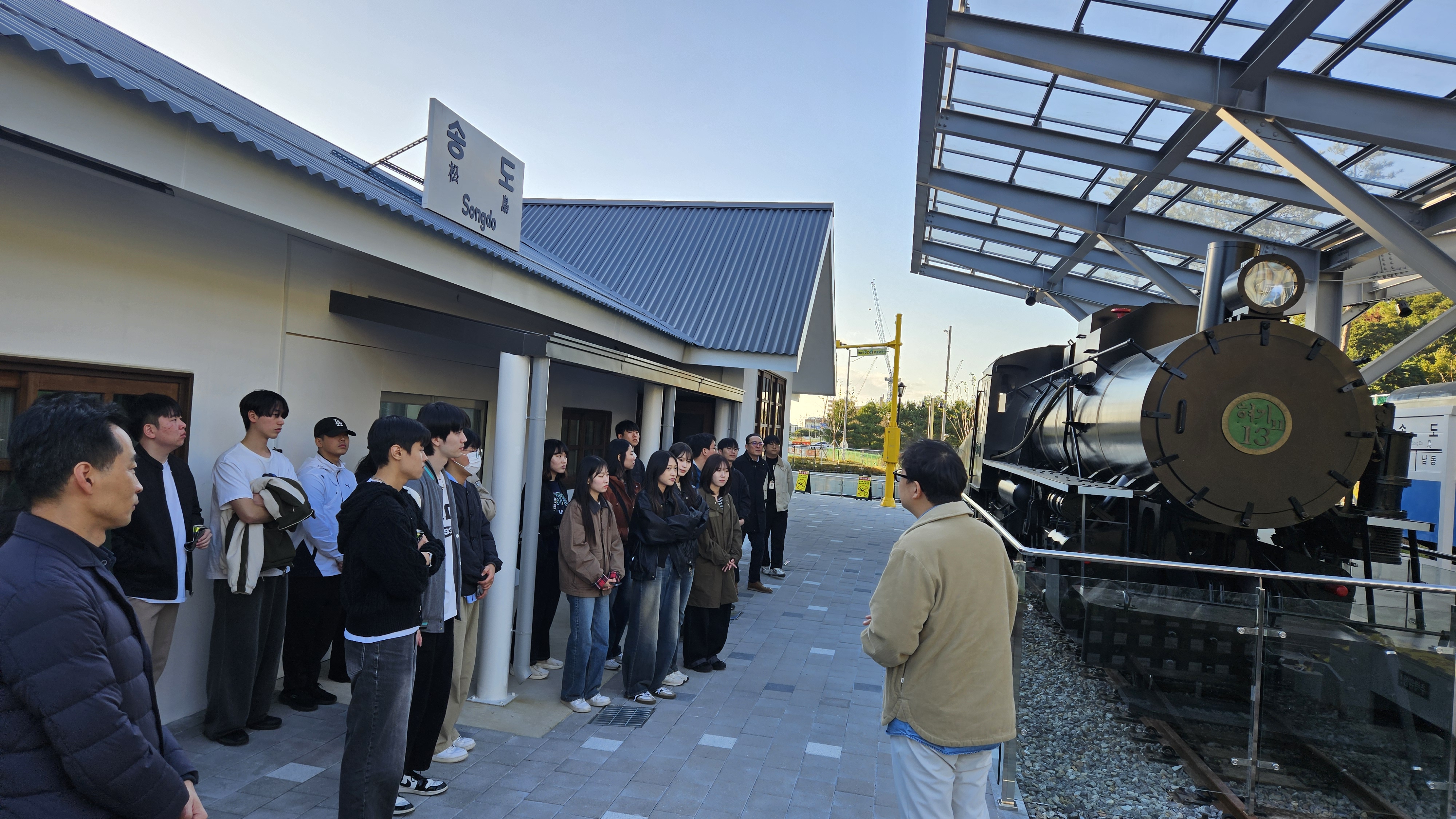 연수구가 인천대학교와의 긴밀한 관학 협력체계를 바탕으로 도시 분야 인재를 양성하기 위한 도시학교 프로그램을 성공적으로 마쳤다